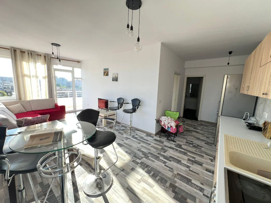 Tirane, jepet me qera apartament 1+1 , 90 m² 650 € (Vasil Shanto)