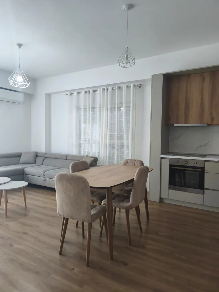 Tirane, jepet me qera apartament 2+1+Ballkon Kati 4, 98 m² 500 € (Ali Demi/Rezidenca Kaimi)