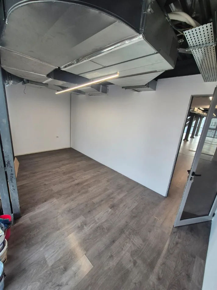 Tirane, jepet me qera zyre , 180 m² 3.500 € (komuna e parisit)