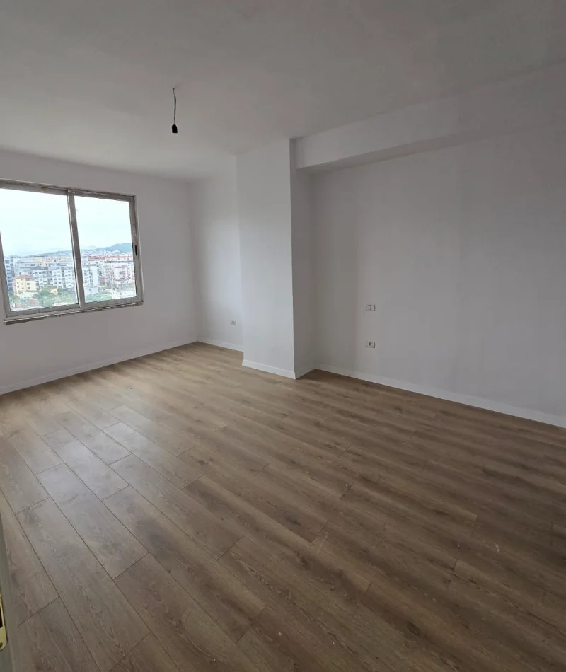 Tirane, shitet apartament 2+1+Ballkon , 200 m² 170.000 € 