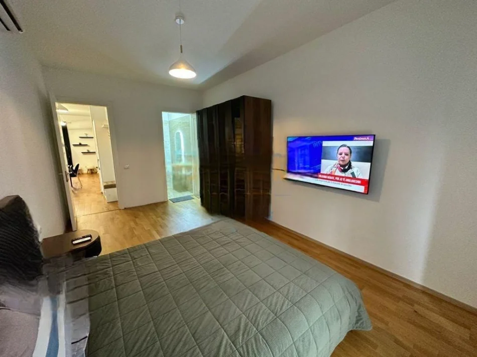 Tirane, jepet me qera apartament 2+1 Kati 1, 95 m² 1.200 € (Rruga e Vilave)