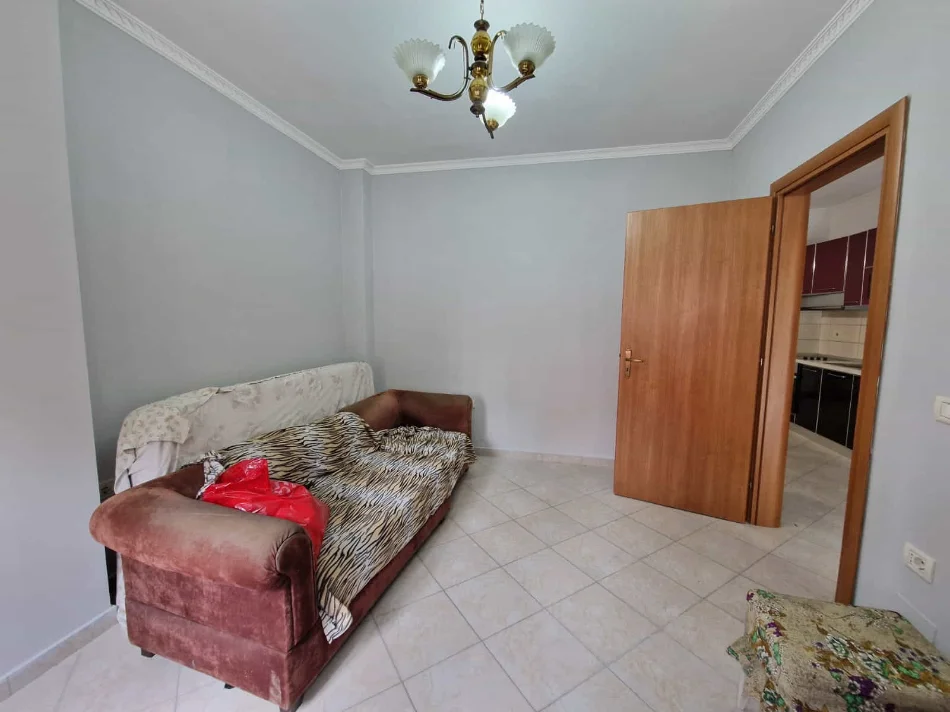 Tirane, shes apartament 2+1 Kati 1, 92 m² 145.000 € (Rruga Foto Xhavella)