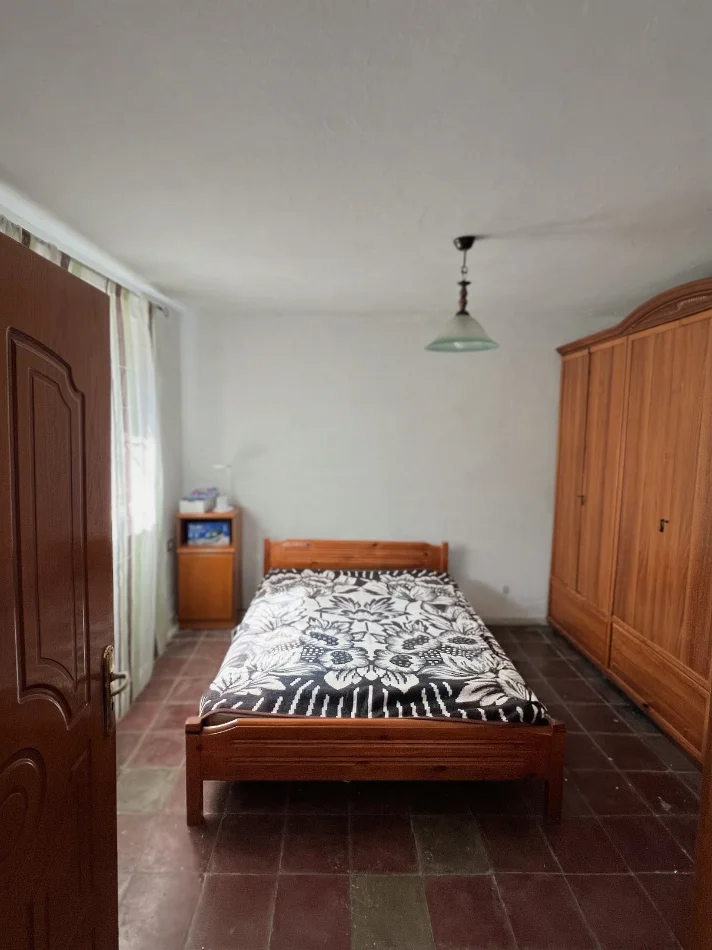 Tirane, jepet me qera shtepi 1+1+Aneks+Ballkon Kati 1, 90 m² 350€ (Rruga Jordan Misja)