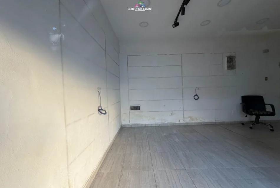 Tirane, jepet me qera dyqan Kati 0, 30 m² 820 € (Rruga Bardhyl)