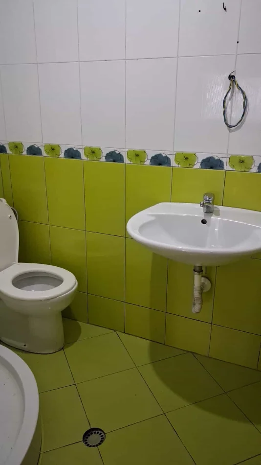 Tirane, jepet me qera zyre Kati 4, 90 m² 420 € (Liqeni i thate)