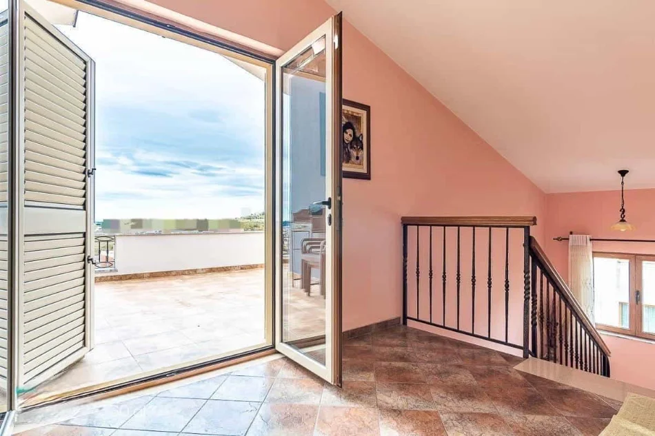 Tirane, jepet me qera Vile Kati 3, 440 m² 2.300 € (Rruga Pano Lulo)