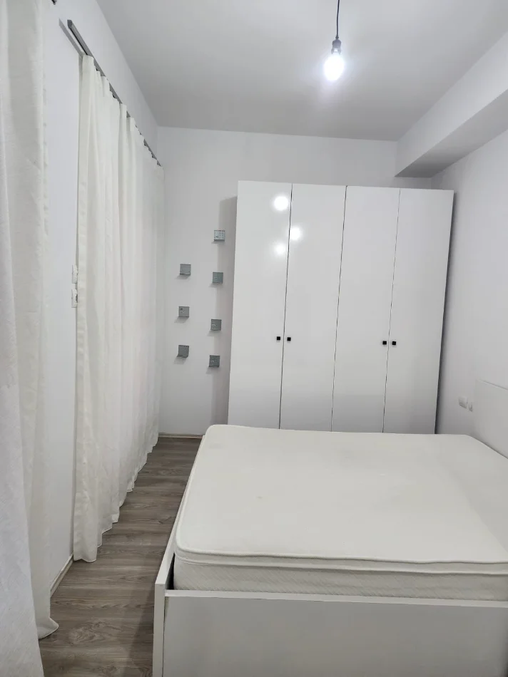 Tirane, shitet garsonier 1+1 , (Ali Demi)
