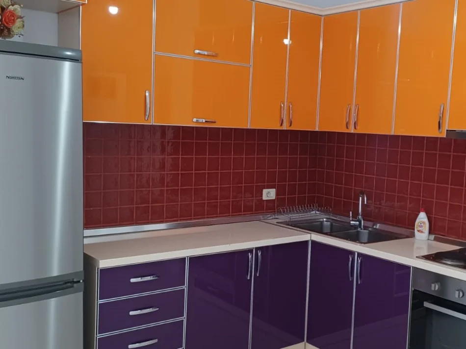 Tirane, jepet me qera apartament 2+1+Ballkon Kati 4, 101 m² 400 € (Fresk)