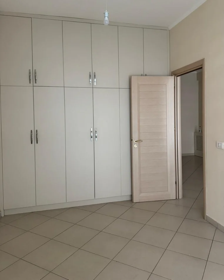 Tirane, shitet apartament 1+1 , 72 m² 210.000 € 