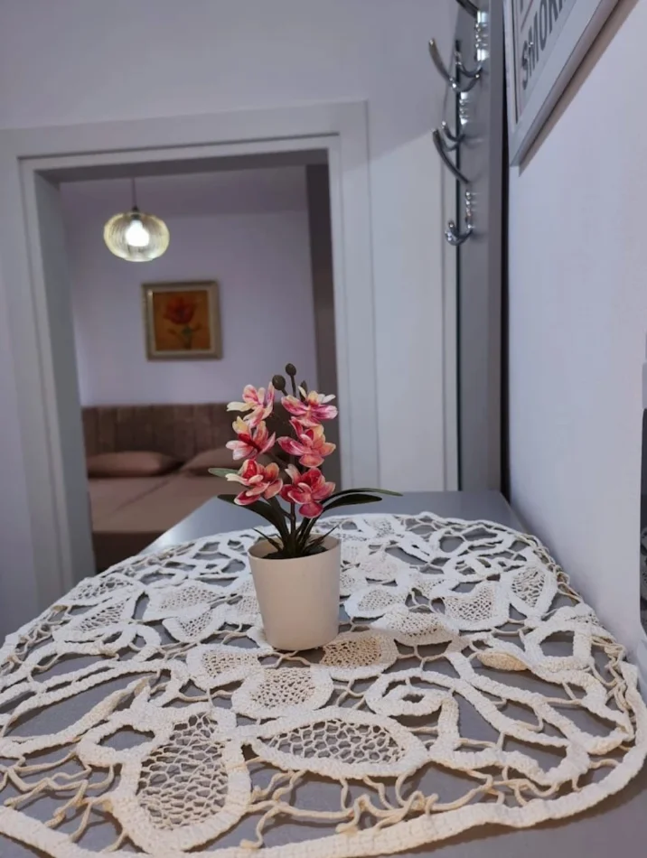 Tirane, jepet me qera apartament 1+1+Ballkon Kati 3, 50 m² 400 € (pranë Fakultetit të Mjekësisë)