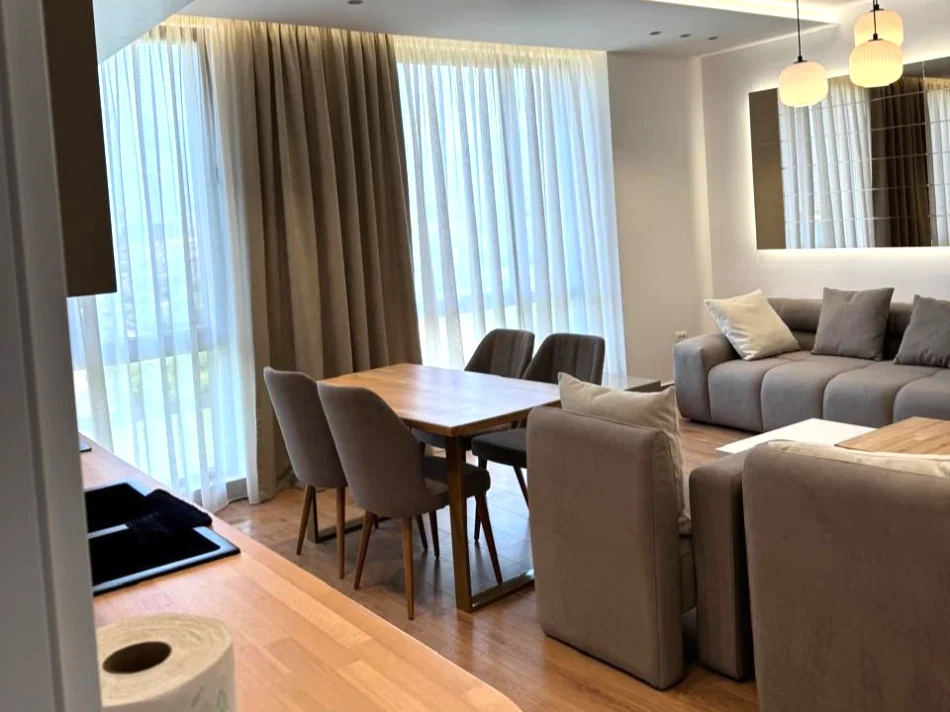 Tirane, jepet me qera apartament 1+1+Ballkon , 90 m² 700 € 