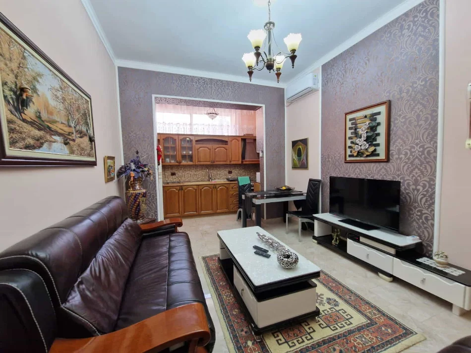 Tirane, jepet me qera apartament 2+1 Kati 2, 65 m² 680 € (Bulevardi Bajram Curri)