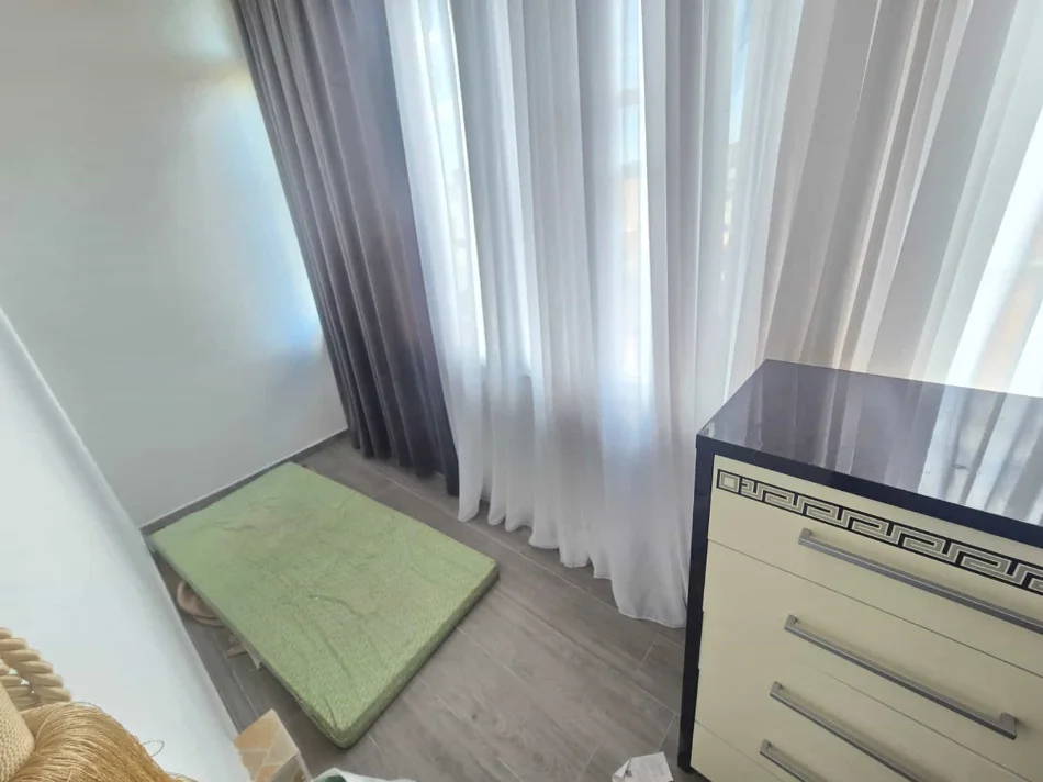 Tirane, jepet me qera apartament 1+1+Ballkon Kati 3, 65 m² 500 € (tregu elektrik)