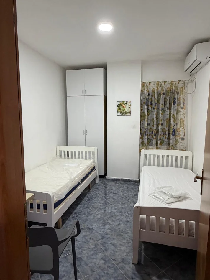 Tirane, jepet me qera apartament 2+1+Ballkon Kati 4, 90 m² 400 € (Fresku)