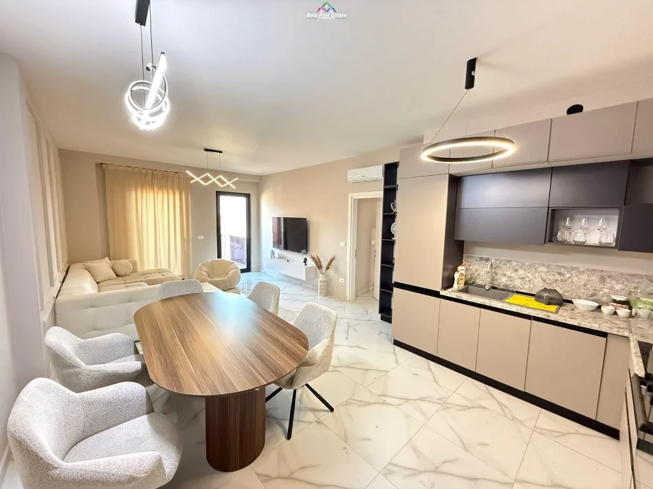 Tirane, jepet me qera apartament 3+1+Ballkon Kati 15, 130 m² 1.500 € (21 Dhjetori, rruga e Kavajes, Tirana Garden Building)