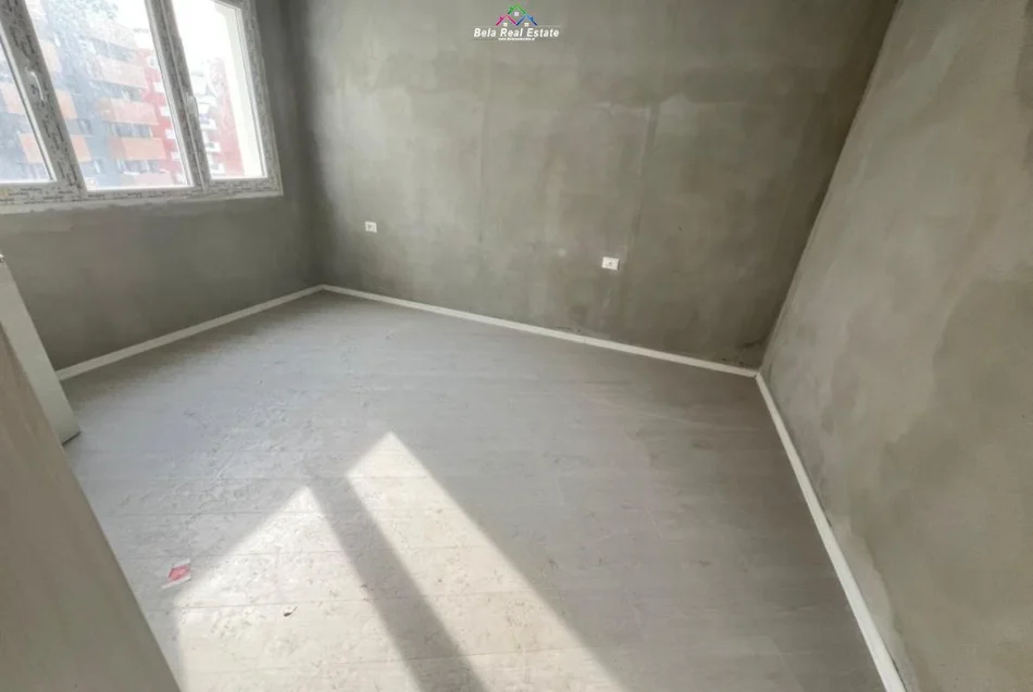 Tirane, jepet me qera zyre Kati 4, 140 m² 530 € (kompleksi river residence)