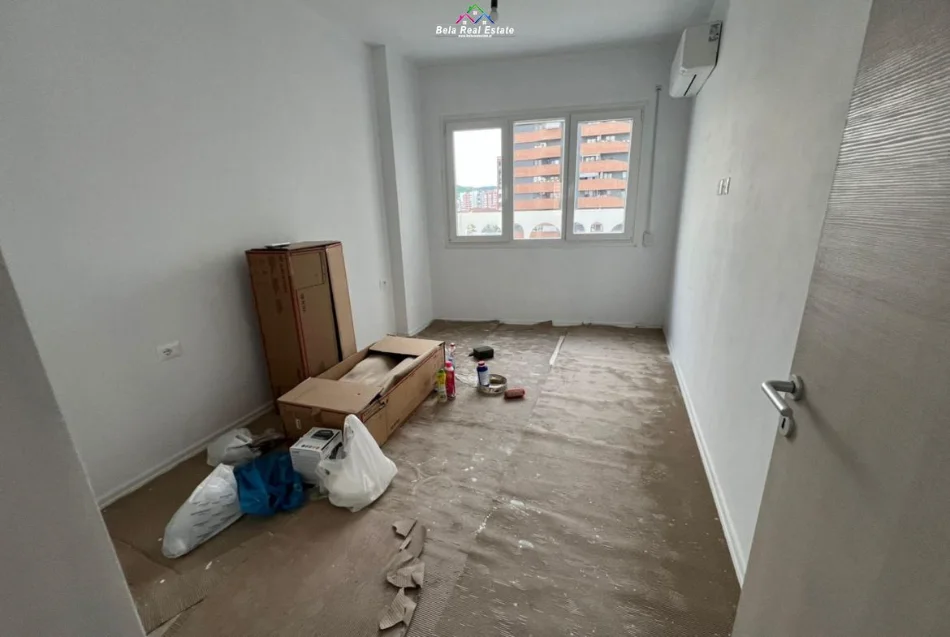 Tirane, jepet me qera zyre Kati 4, 140 m² 840 € (River Residence)