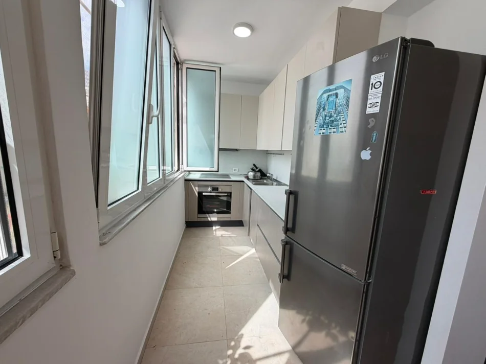 Tirane, jepet me qera apartament 3+1+Ballkon Kati 4, 120 m² 1.200 € (9 Kateshet)