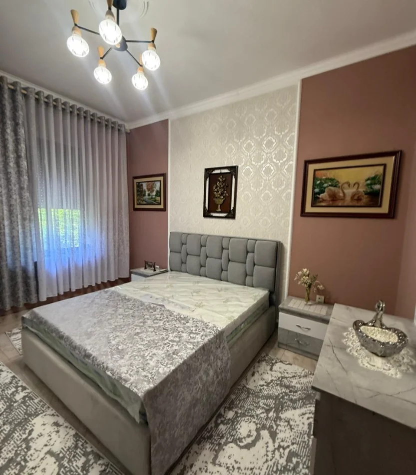 Tirane, jepet me qera apartament 2+1 , 65 m² 650 € 