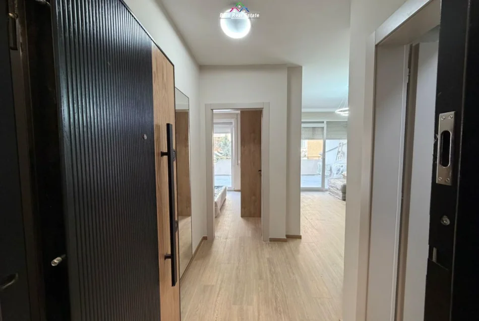 Tirane, jepet me qera apartament 1+1 Kati 2, 90 m² 780 € (Rruga Shyqyri Brari)