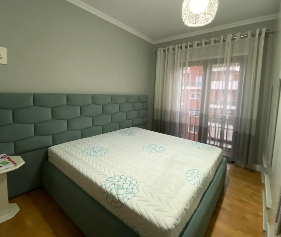 Tirane, jepet me qera apartament 3+1 , 113 m² 850 € 