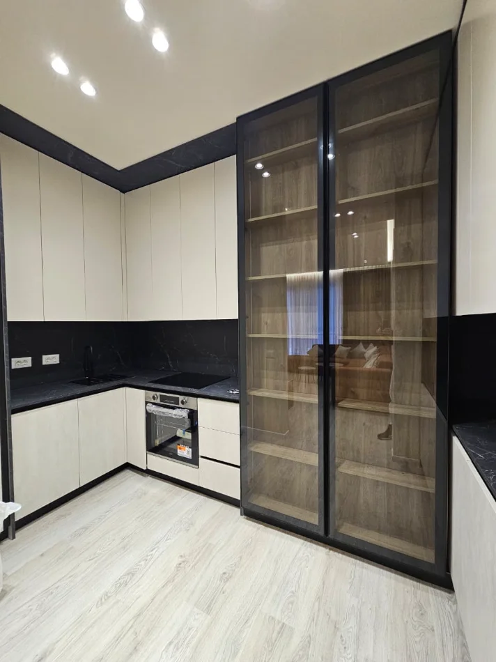 Tirane, jepet me qera apartament 2+1 , 120 m² 1.600 € (Kompleksi Delijorgji)
