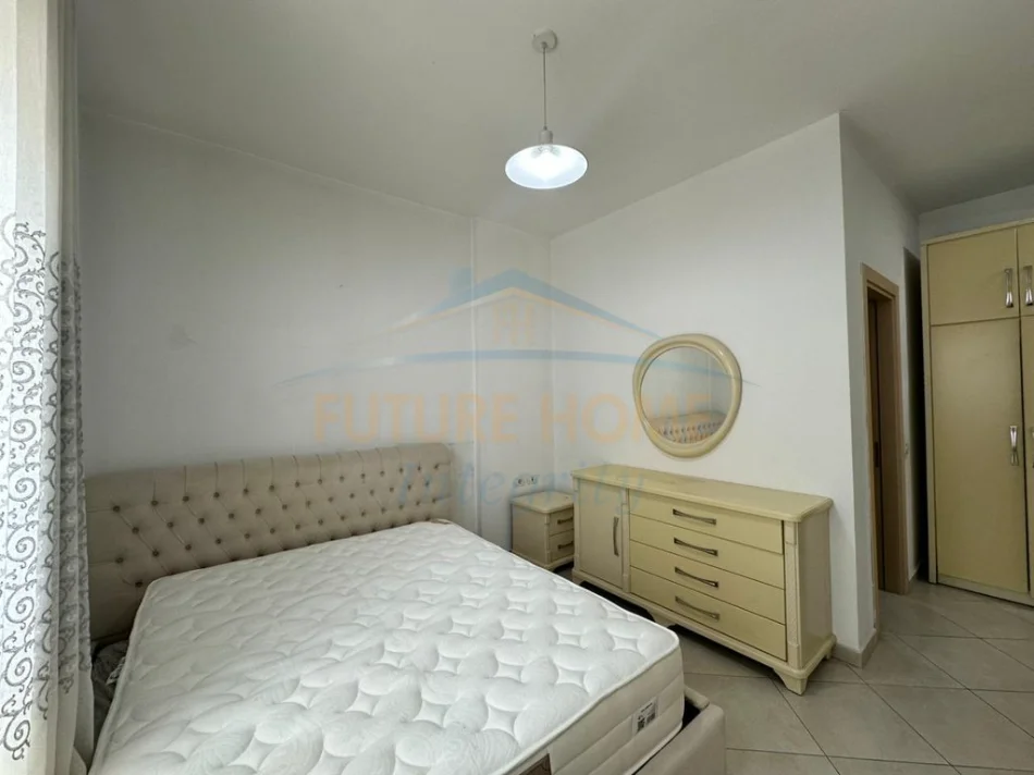 KOMUNA PARISIT, JEPET 2+1 ME PARKIM PER QERA, 750 EURO NE MUAJ