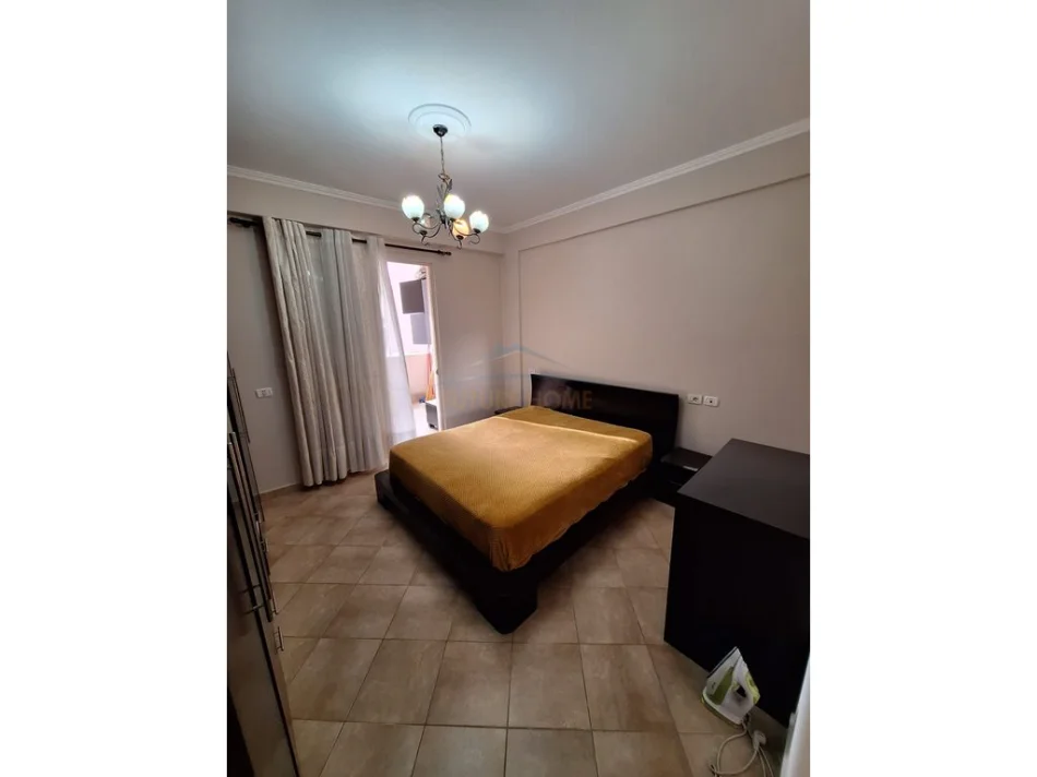 Tirane, jepet me qera apartament 2+1+Aneks+Ballkon Kati 4, 64 m² 550 € (SELITE, PERBALLE KRISTAL CENTER, PRANE BIG MARKET)