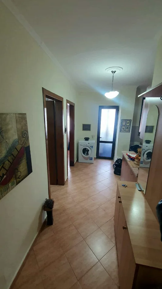 Tirane, jepet me qera apartament 1+1 Kati 8, 40 m² 370 € (5 Maji)