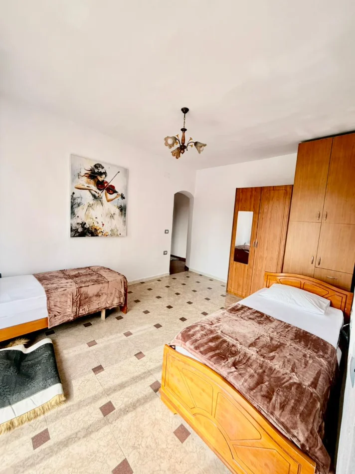 Tirane, jepet me qera apartament 2+1+Ballkon , 80 m² 650 € (Rruga e Durrësit)