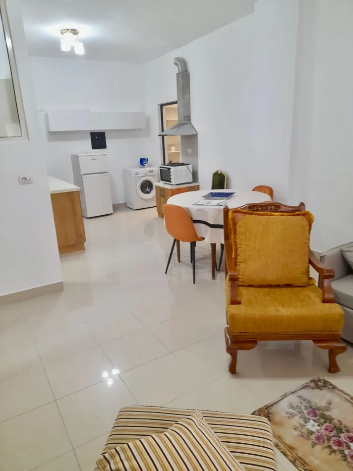 Tirane, jepet me qera apartament 1+1+Ballkon Kati 1, 60 m² 500 € (Don Bosko)