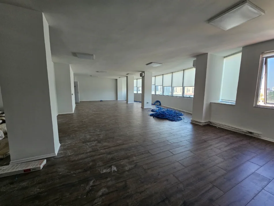Tirane, shitet ambjent biznesi , 840 m² 2.940.000 € 