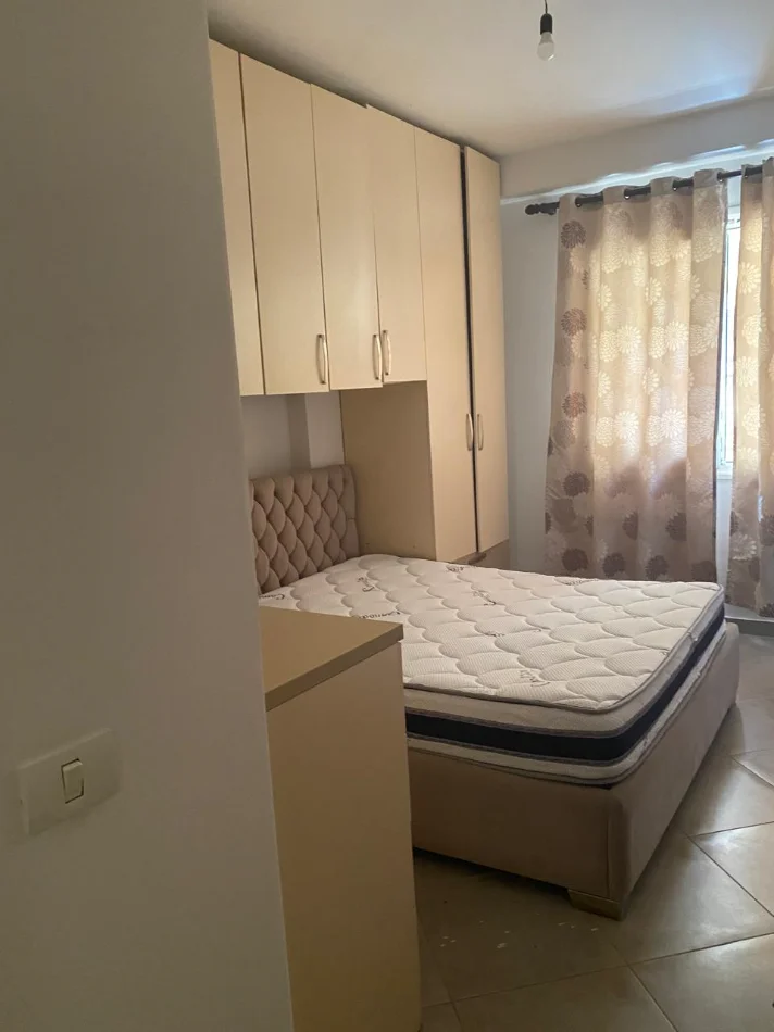 Tirane, jepet me qera apartament 2+1+Ballkon Kati 4, 90 m² 550 € (Kodra e Diellit)