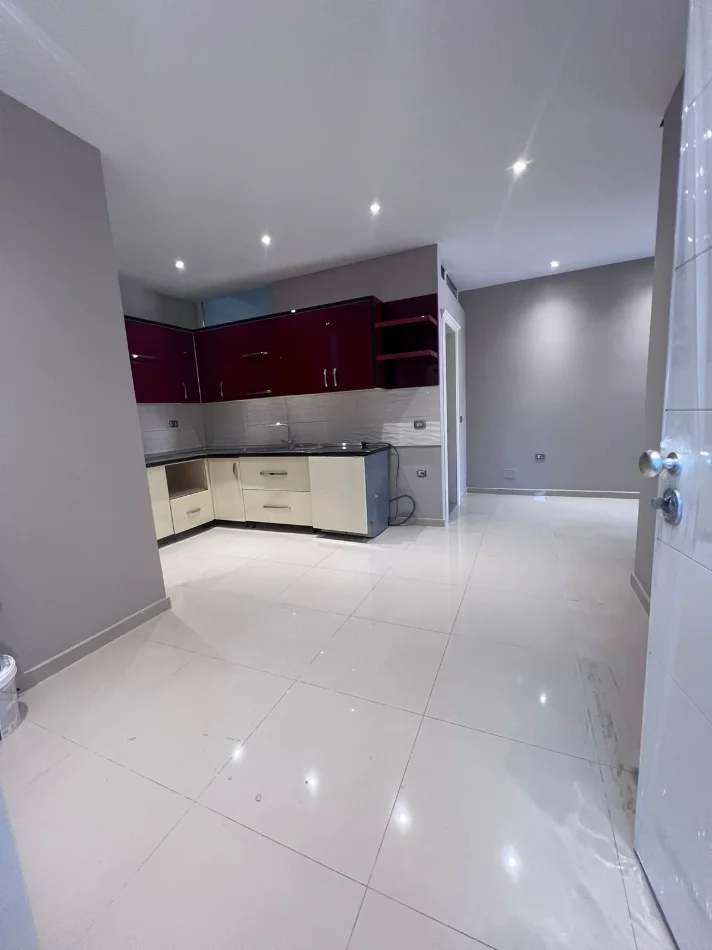 Tirane, jepet me qera apartament , 350 € (Rruga 5 Maji Concord Center))