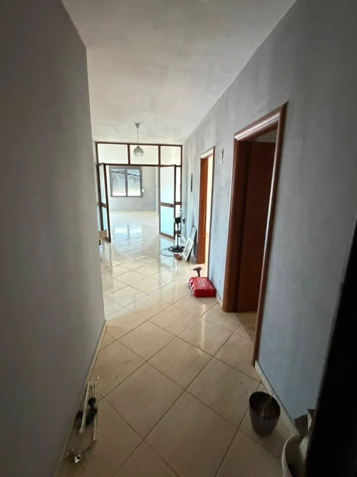Tirane, jepet me qera apartament 3+1+Ballkon Kati 4, 150 m² 350 € (Astir)