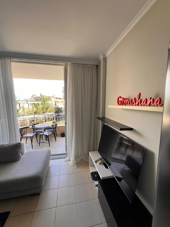 Tirane, jepet me qera apartament 1+1+Ballkon Kati 1, 67 m² 750 € (Rr. Peti)