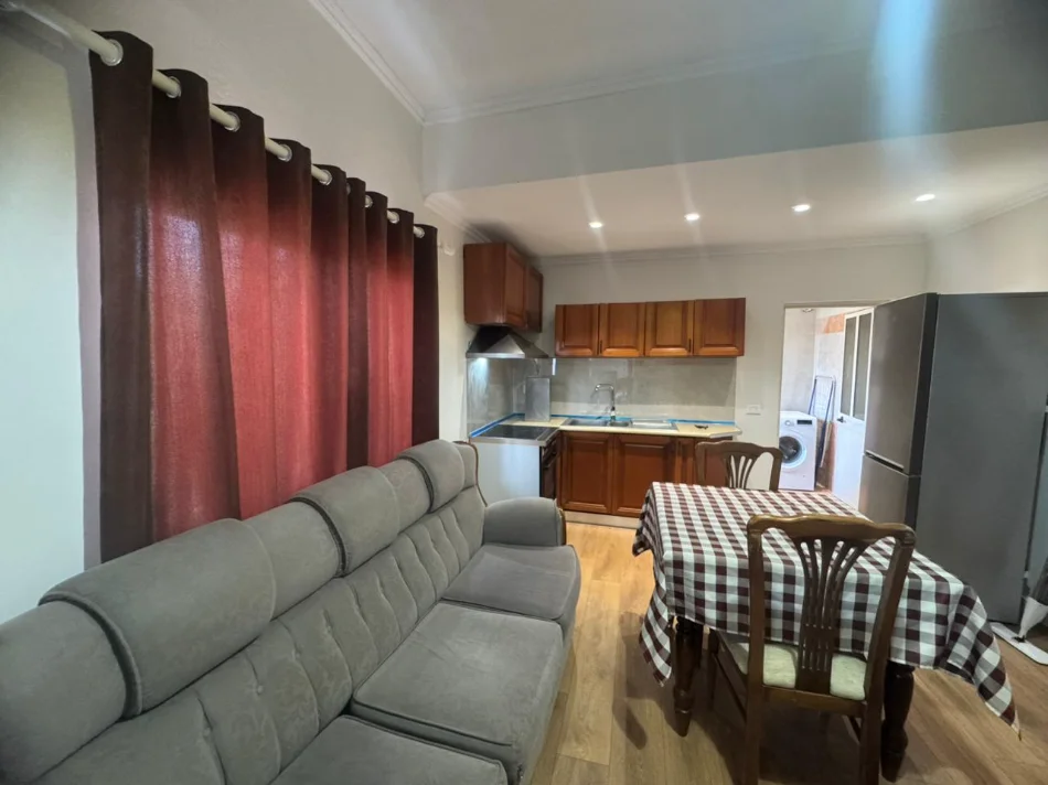 Tirane, jepet me qera apartament 1+1+Ballkon , 60 m² 400 € (Selite e Vogel ( afer uni Marin Barleti))