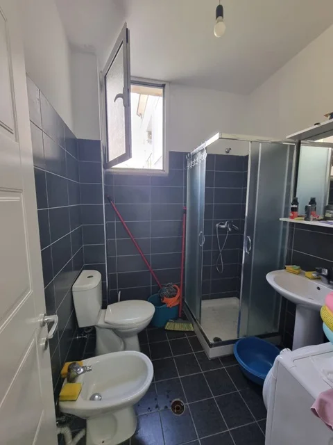 SHËNGJIN Shitet Apartament 1+1