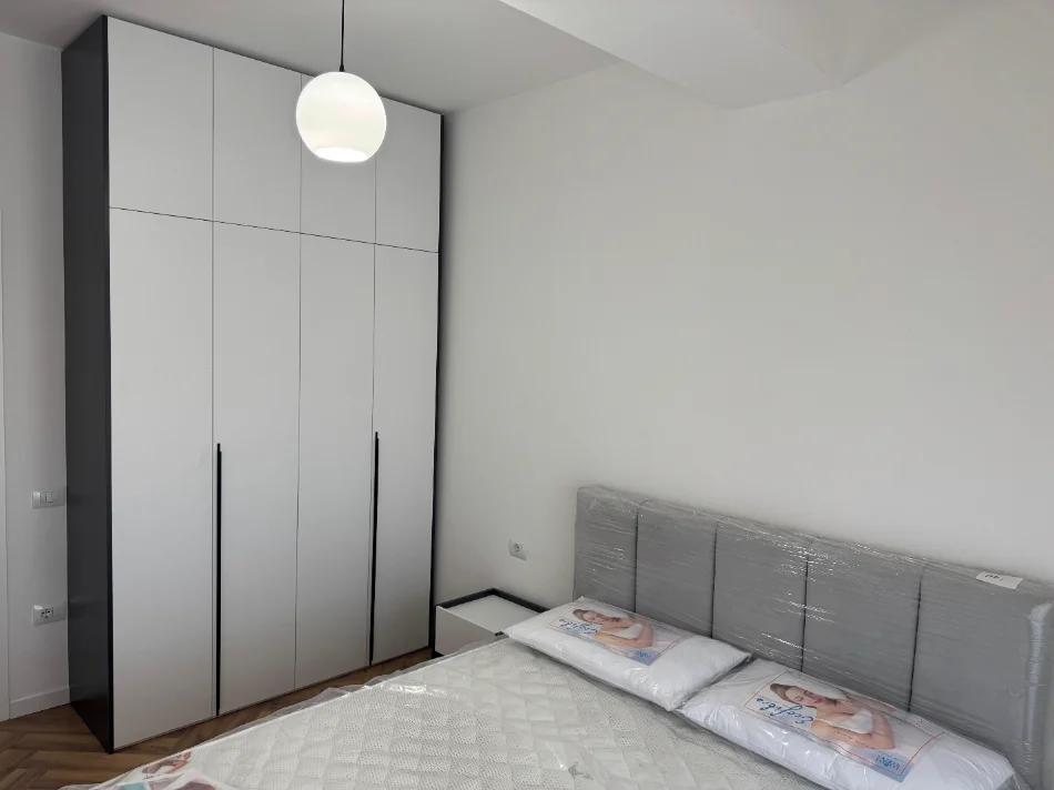 Tirane, jepet me qera apartament 1+1+Ballkon Kati 3, 70 m² 600 € (Kompleksi Golden Park)