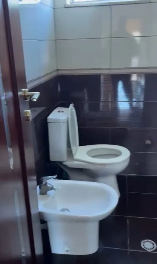 Tirane, jepet me qera apartament 1+1+Ballkon , 60 m² 250 € (pranë Komisariatit të Policisë Nr. 4)