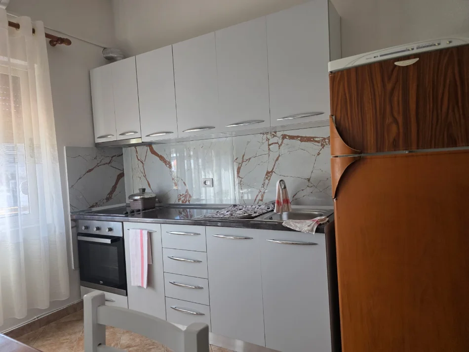 Tirane, jepet me qera apartament 1+1+Ballkon Kati 2, 60 m² 400 € (pranë Spitalit Amerikan 3)