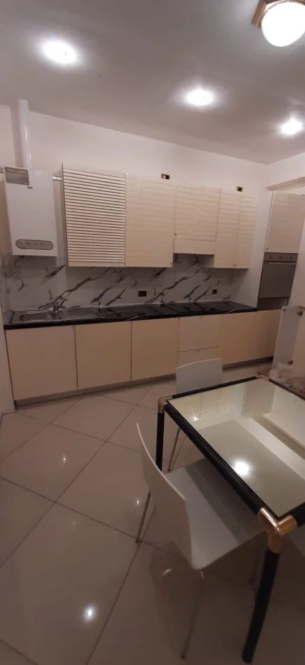 Tirane, jepet me qera Vile 1+1+Ballkon Kati 3, 75 m² 450 € (Kinostudio/Rr.Aleksander i Madh)