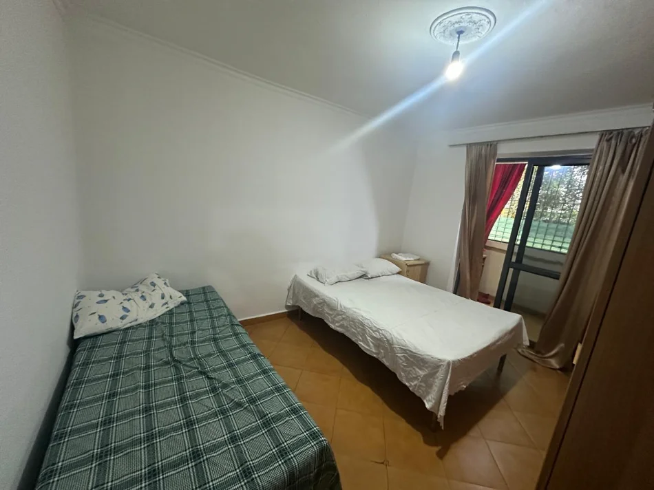 Tirane, shitet apartament 1+1+Ballkon Kati 1, 55 m² 85.000 € (Shkolla e Bashkuar)