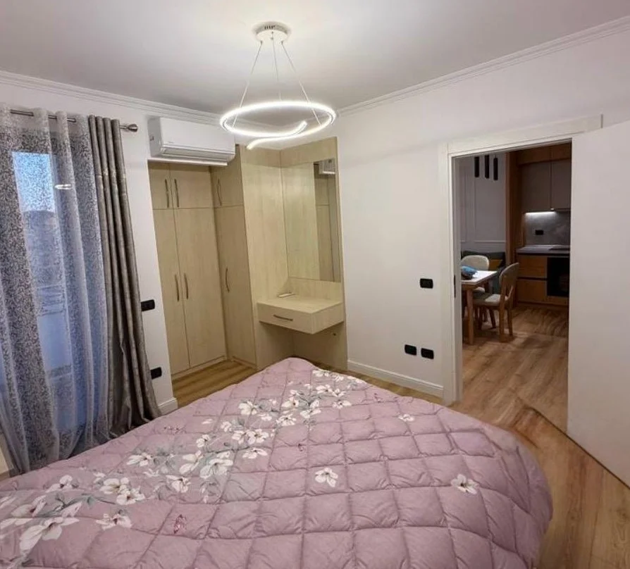 Tirane, jepet me qera apartament 1+1 , 70 m² 800 € 