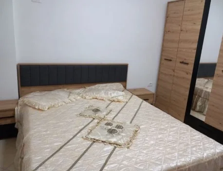 Tirane, jepet me qera apartament 1+1 , 65 m² 400 € 