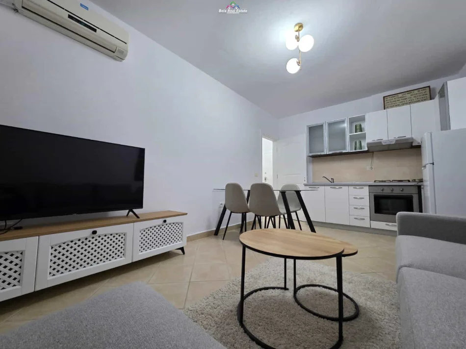 Tirane, jepet me qera apartament 1+1 Kati 4, 65 m² 650 € (Ish Ekspozita, prane Grepi i Arte)