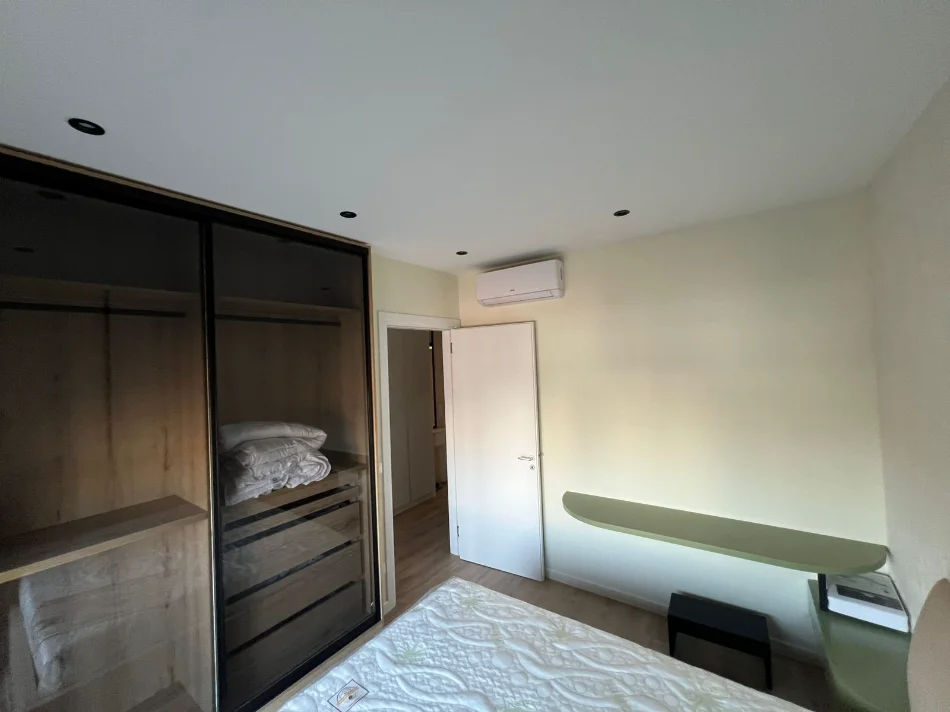 Tirane, jepet me qera apartament 1+1 Kati 6, 55 m² 675 € (ish Stacioni i Trenit, rruga Karl Gega)