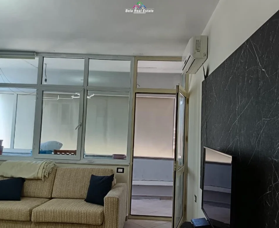 Tirane, jepet me qera apartament 1+1+Ballkon Kati 4, 70 m² 530 € (prane Intesa San Paolo Bank)