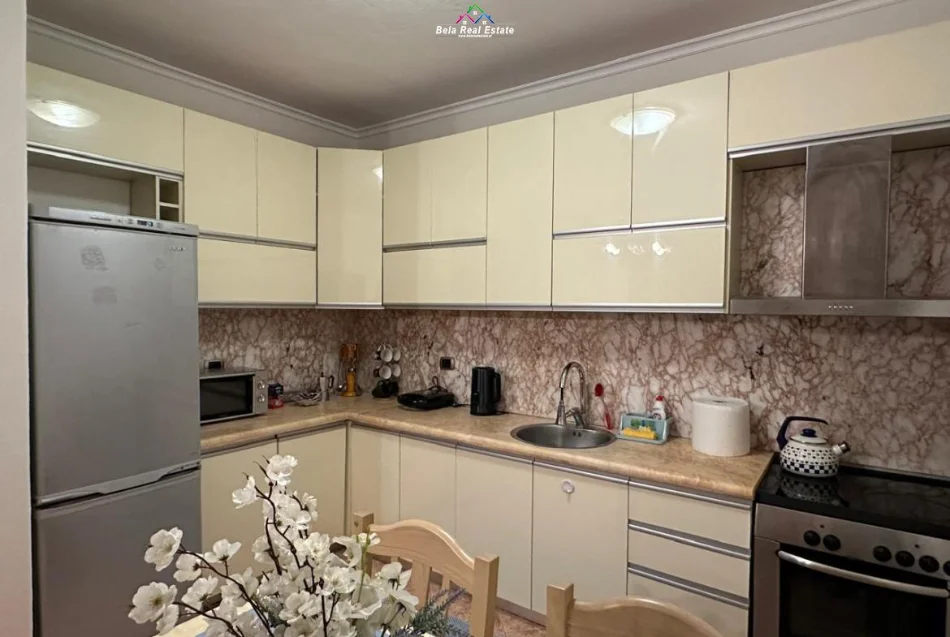 Tirane, jepet me qera apartament 3+1+Ballkon Kati 2, 120 m² 800 € (prane bkt)