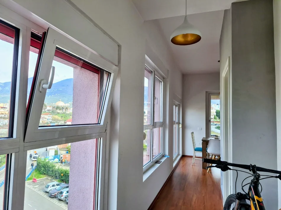 Tirane, jepet me qera apartament 2+1+Ballkon Kati 5, 97 m² 590 € 